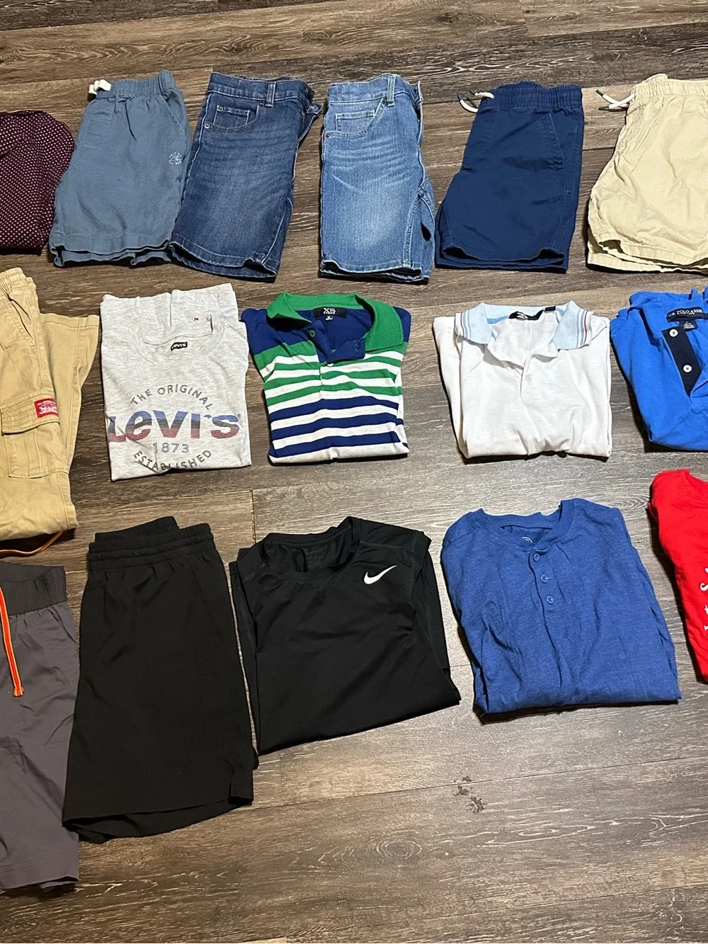 Mixed Men's Clothing Lot - Assorted Colors (Jeans, Tees, Shorts)